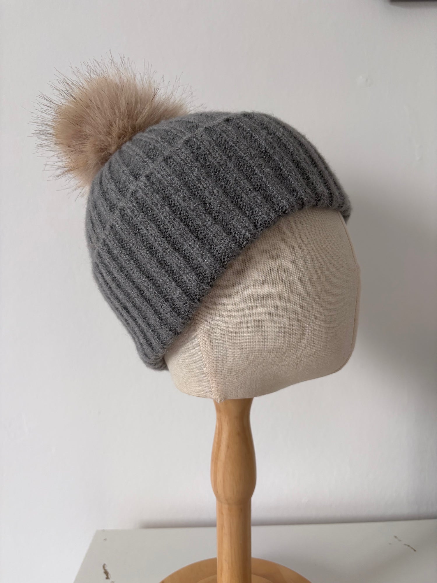 Grey Bobble